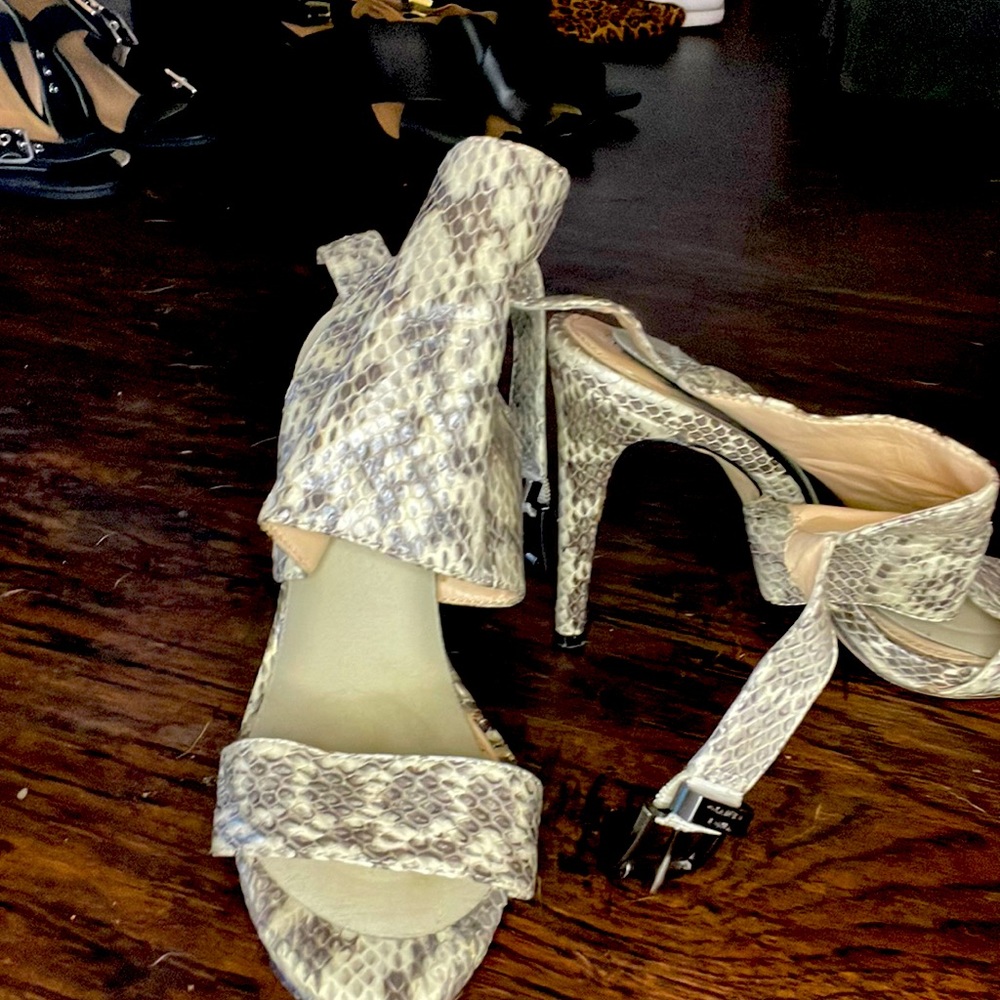 Vince Camaro, Snake Skin Heels, 6.5 US